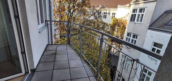 Wunderschöne ruhige Wohnung im 4.OG mit Balkon, Innenhoflage, nahe altes AKH, mit Garagenoption