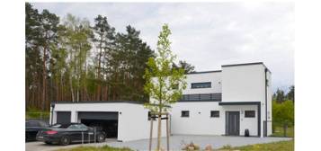 Hochwertige repräsentative Villa mit großer Garage am Wald nahe Motzener See: PROVISIONSFREI für Käufer/in 