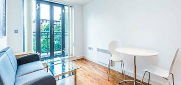 Flat to rent in Fairfield Road, Bow, London E3