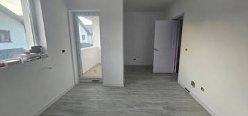 Vanzare Casa tip triplex/unitate capat/3 camere id nr 40