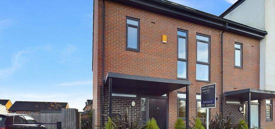 4 bedroom semi-detached house for sale