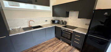 Flat to rent in Britannia Road, Huddersfield HD3