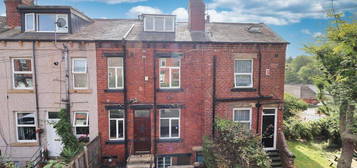 Terraced house for sale