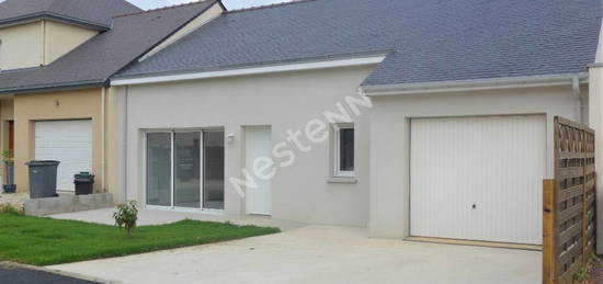 À LOUER - SAINT-SULPICE-LA-FORET / MAISON DE PLAIN-PIED / TYPE 5 DE 84 m² / 3 CHAMBRES / SÉJOUR ET TERRASSE EXPOSÉS SUD / 2 STATIONNEMENTS / UN GARAGE AVEC PORTE MOTORISÉE