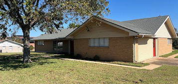 2311 S Day St, Brenham, TX 77833