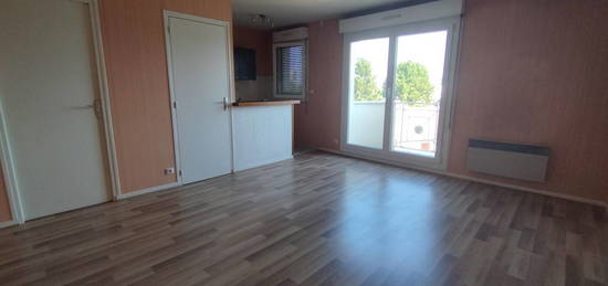 Studio  à louer, 1 pièce, 27 m², Étage 3/3