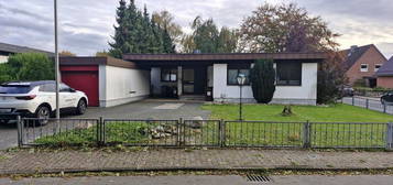 Stilvoller Flachdachbungalow in ruhiger Seitenstraße am Feldrand in Büdelsdorf - aktuell vermietet