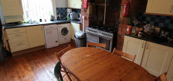 5 bedroom terraced house