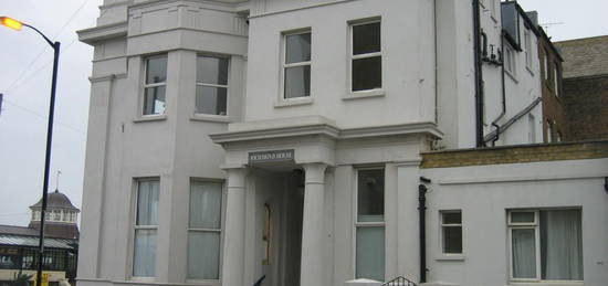 Flat to rent in Richmond Street, Herne Bay CT6