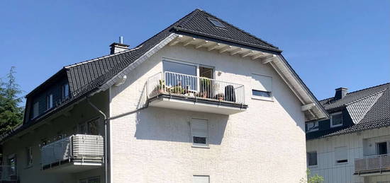 Gut geschnittene 3-Zimmer-DG-Wohnung mit Balkon in Brilons Innenstadtlage