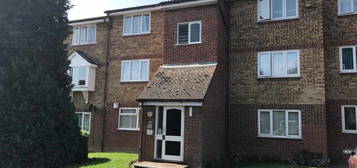 Flat to rent in Leston Close, Rainham, London RM13