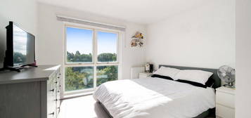 Flat for sale in 4 Firwood Lane, Romford RM3