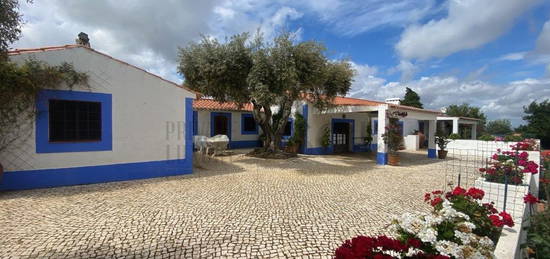 Monte Típico Alentejano, com duas habitações, piscina e garagem, na...