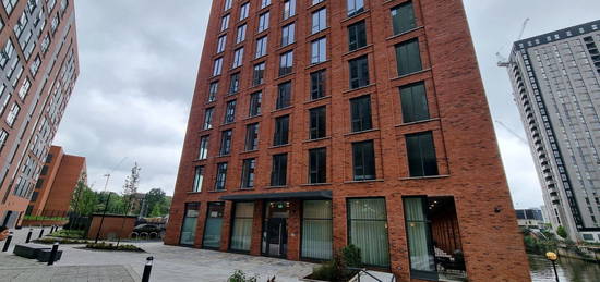 Flat to rent in Derwent Street, Salford M5