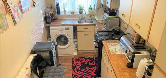 3 bed semi-detached house to rent