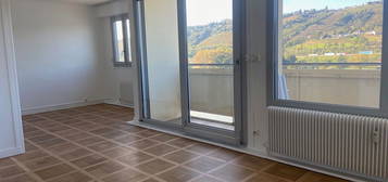 Appartement  à louer, 4 pièces, 3 chambres, 79 m²