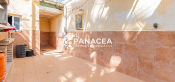 Casa adosada en venta en Roquetas Pueblo