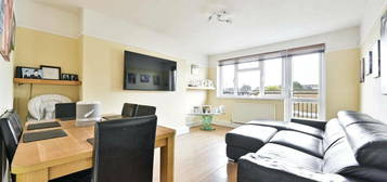 3 bedroom flat for sale