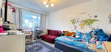 2 bedroom maisonette for sale