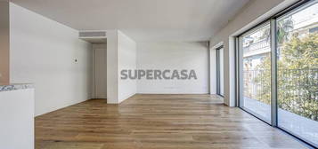 Apartamento T2 novo, no Plaza View, em Lisboa