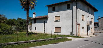 Casa unifamiliare 270 mq + giardino