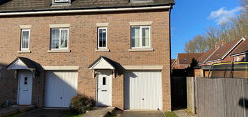 End terrace house to rent in Russet Drive, Red Lodge, Bury St. Edmunds IP28