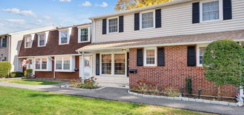 33 Jackson Dr #33, Milford, CT 06460