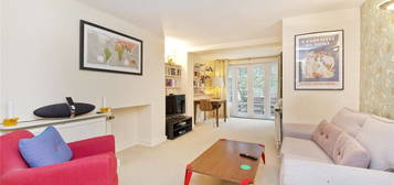 Flat to rent in Morton Road, Canonbury, London N1