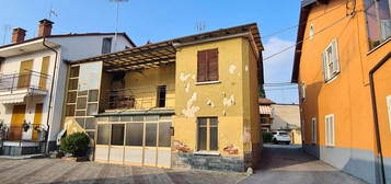 Casa di paese in vendita in via Ellero, 2