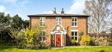 5 bedroom semi-detached house