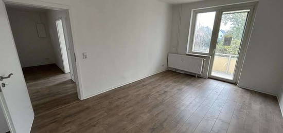 ERSTBEZUG! Sanierte 3-Zimmer-Wohnung im Erdgeschoss mit Balkon!