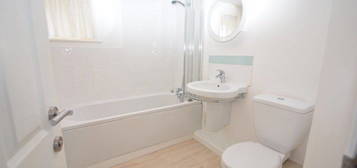 Maisonette to rent in Falmouth Road, Truro TR1