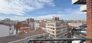 Piso en calle Juan de Juni en Pº Zorrilla - Cuatro de Marzo, Valladolid