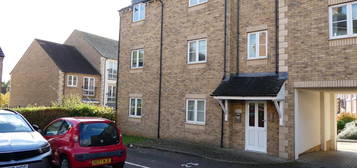 Flat to rent in Rosemary Drive, Banbury OX16