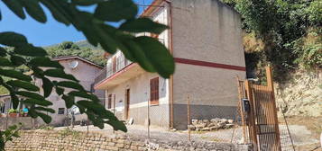 Piglio, con terreno agricolo pianeggiante