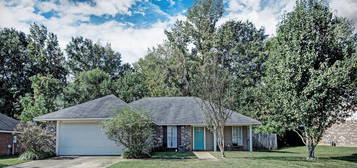 533 Eaglewood Dr, Florence, MS 39073