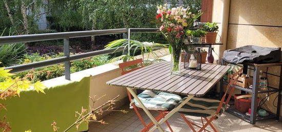 APPARTEMENT 72 M2. TERRASSE. Parking/Cave