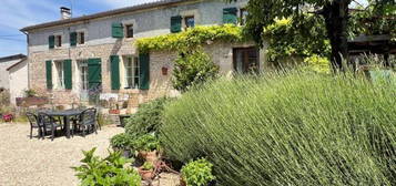 Une Belle Longère Avec 3 Chambres Et Un Beau Jardin