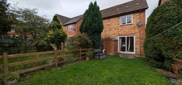 2 bedroom semi-detached house to rent