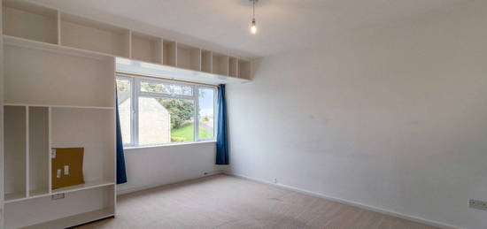 Flat to rent in Meadow Road, Cirencester, Gloucestershire GL7