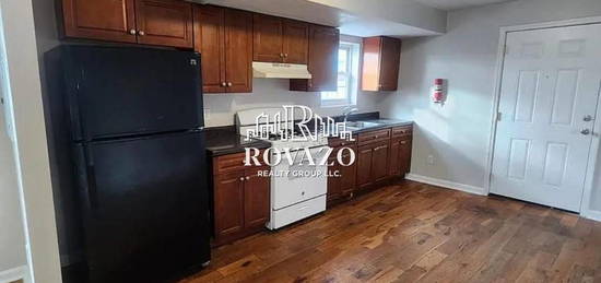 59-58 E  Runyon St #3AA, Newark, NJ 07114