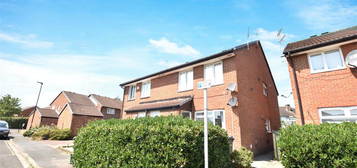 Maisonette to rent in Thatchers Way, Isleworth TW7