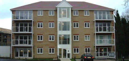 Flat to rent in Foxglove Way, Luton LU3