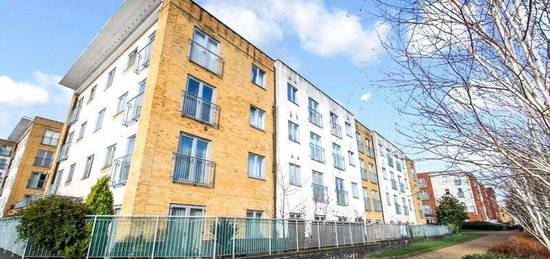 Flat for sale in Taywood Road, Northolt UB5