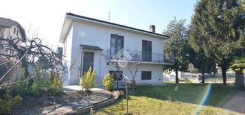 Villa in vendita in via Risorgimento, 9