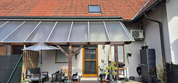 Top sanierte, helle Maisionettenwohnung mit Terasse und Garage