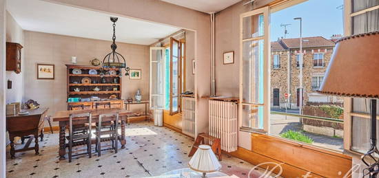 Maison 2 étages  à vendre, 6 pièces, 2 chambres, 114 m²