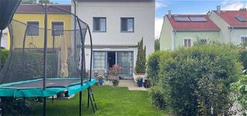 Großzügiges Reihenhaus in Wiener Neudorf mit 6 Zimmern, südseitiger Garten und Terrasse