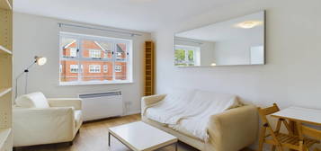 Flat to rent in Henry Doulton Drive, London SW17