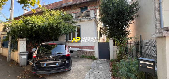 Maison  à vendre, 5 pièces, 3 chambres, – m²